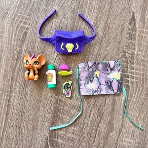 Monster High Exclusive Coffee Break Deuce Gorgon’s Accessories & Pet Perseus